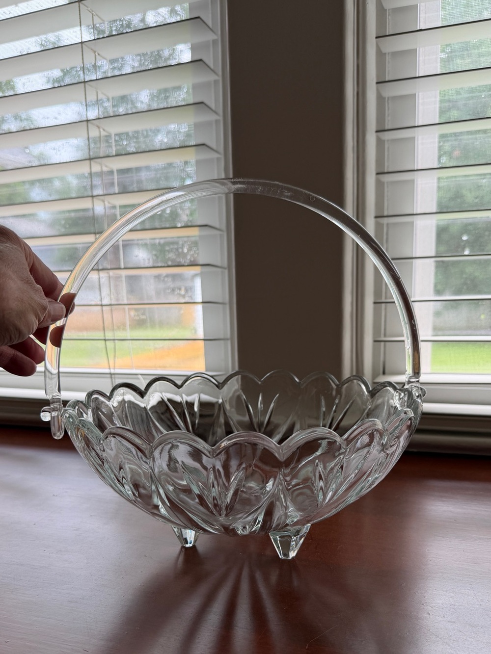 🌹Clear Glass Footed Basket with Handle, excellent condition